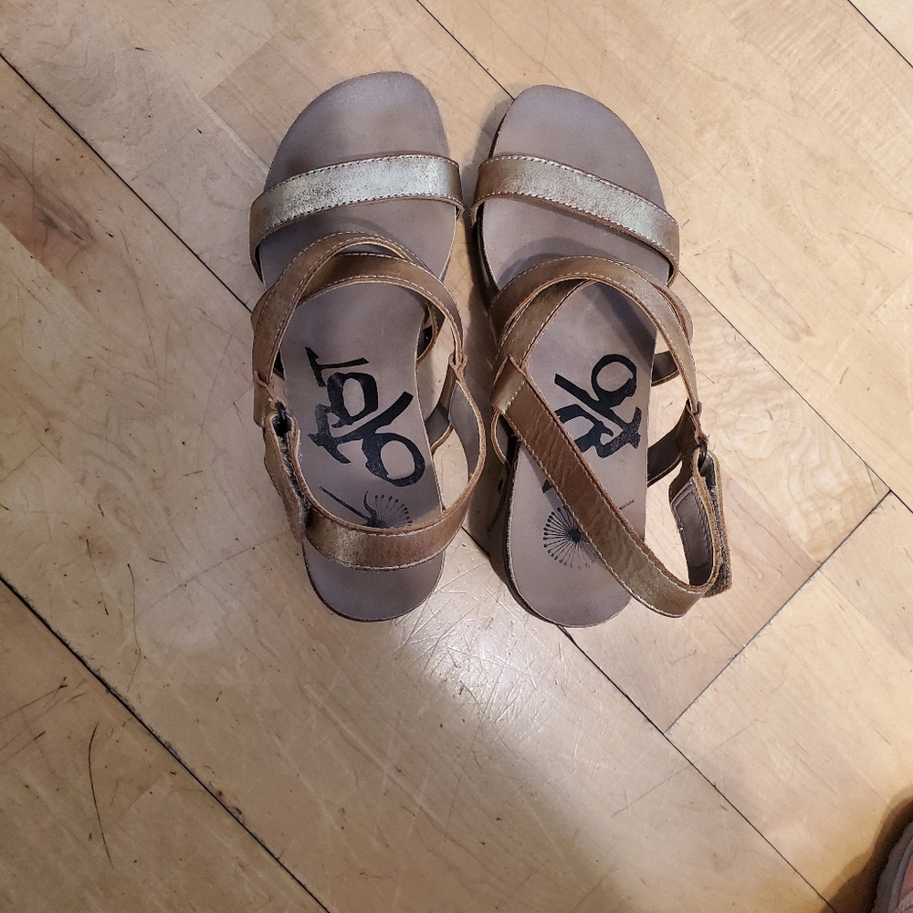 OTBT sandals